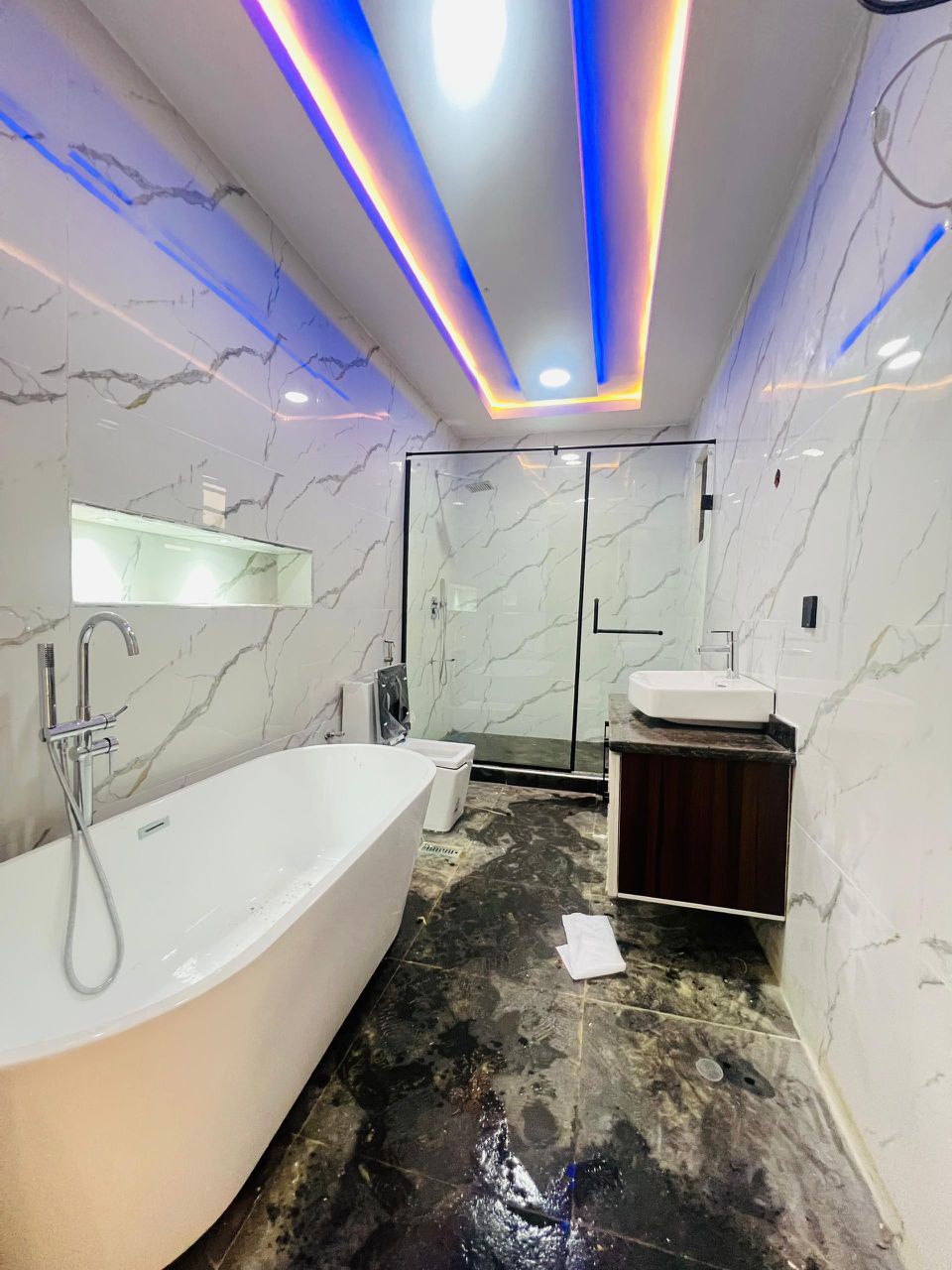 4 BEDROOM + BQ