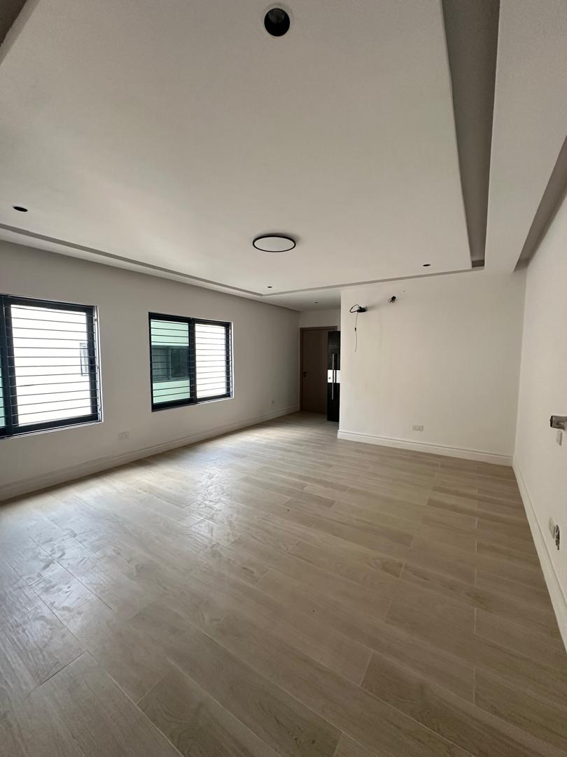 BRAND NEW 1 BED APARTMENT