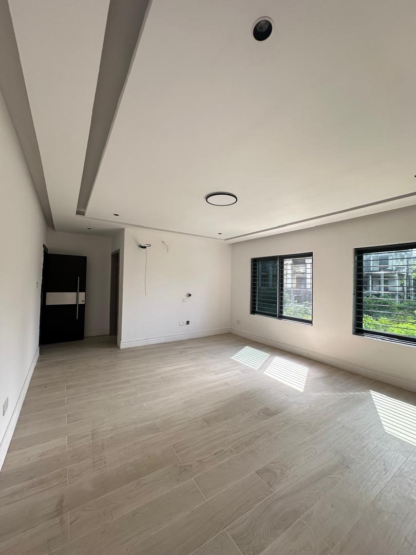 BRAND NEW 1 BED APARTMENT