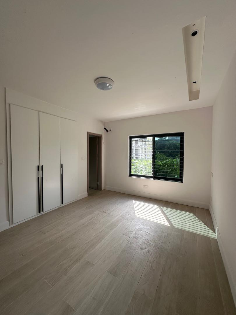 BRAND NEW 1 BED APARTMENT