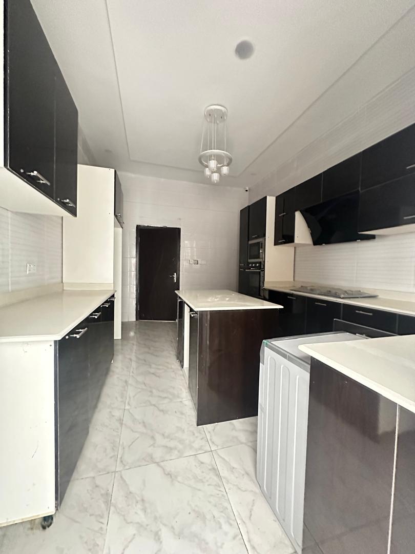 SPACIOUS 5 BEDROOM DETACHED DUPLEX WITH BQ