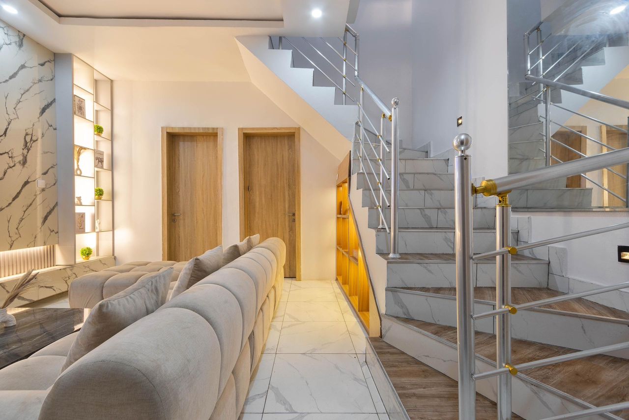 4 BEDROOM APARTMENT