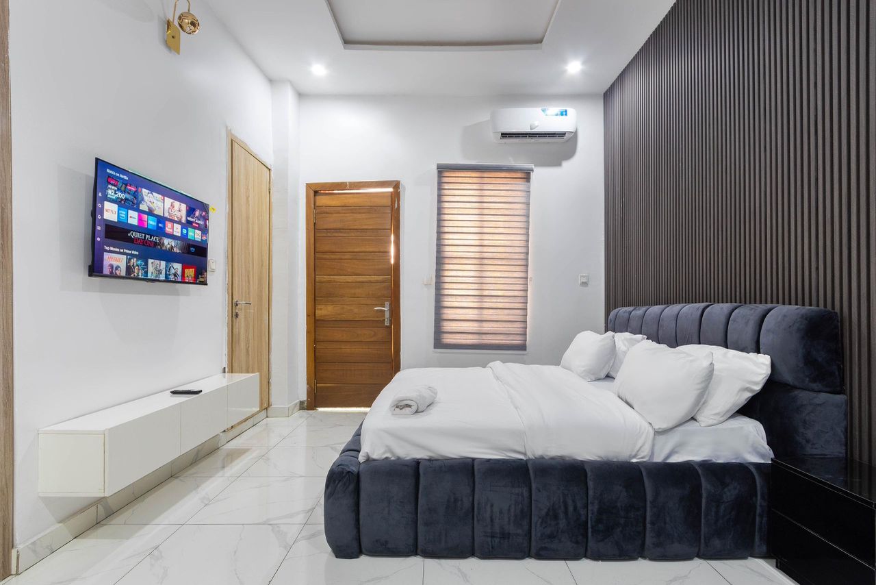 4 BEDROOM APARTMENT
