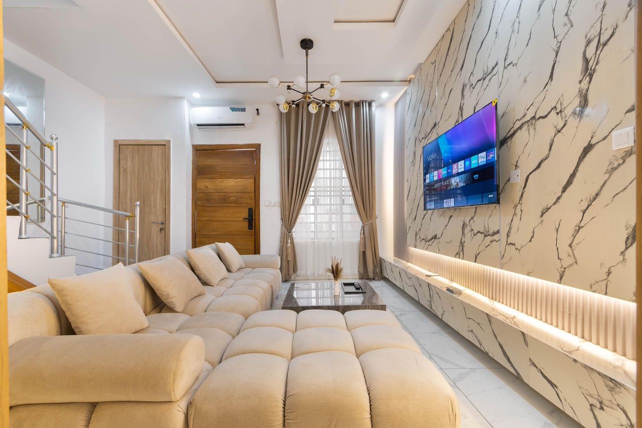 4 BEDROOM APARTMENT