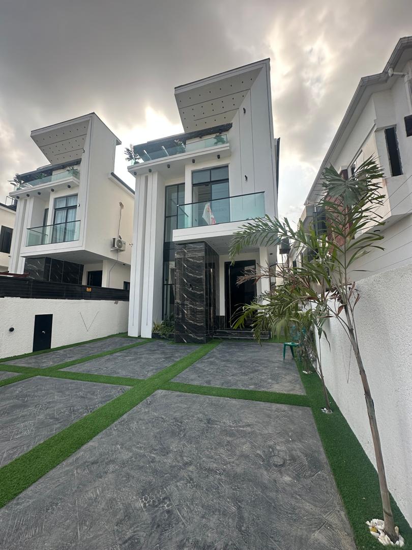 5 BEDROOM FULLY DETACHED DUPLEX