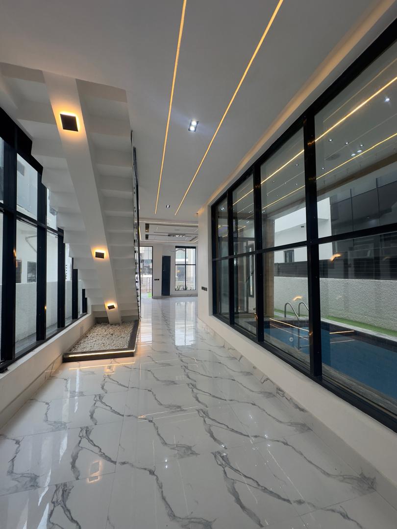 5 BEDROOM FULLY DETACHED DUPLEX