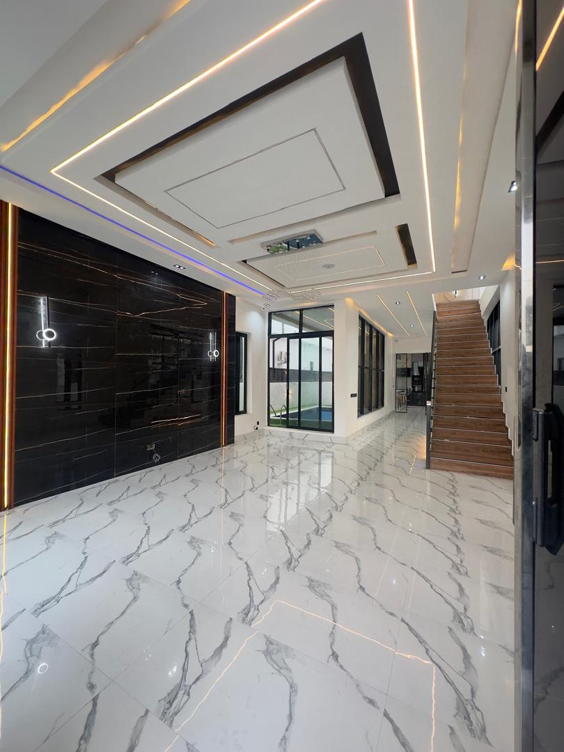 5 BEDROOM FULLY DETACHED DUPLEX