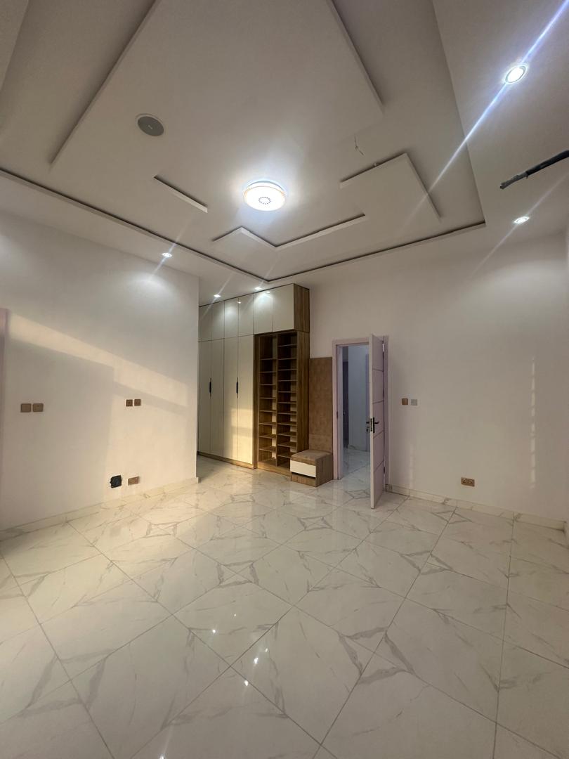 4 BEDROOM SEMI DETACHED DUPLEX PLUS BQ
