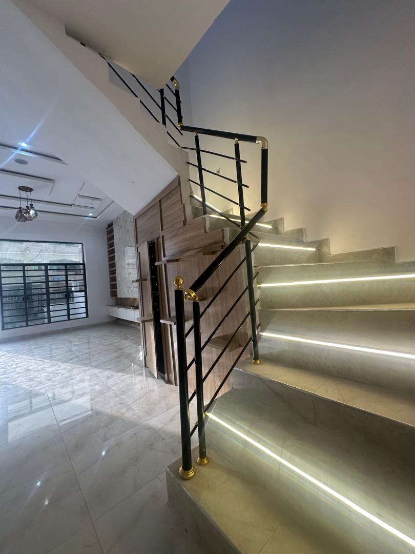4 BEDROOM SEMI DETACHED DUPLEX PLUS BQ