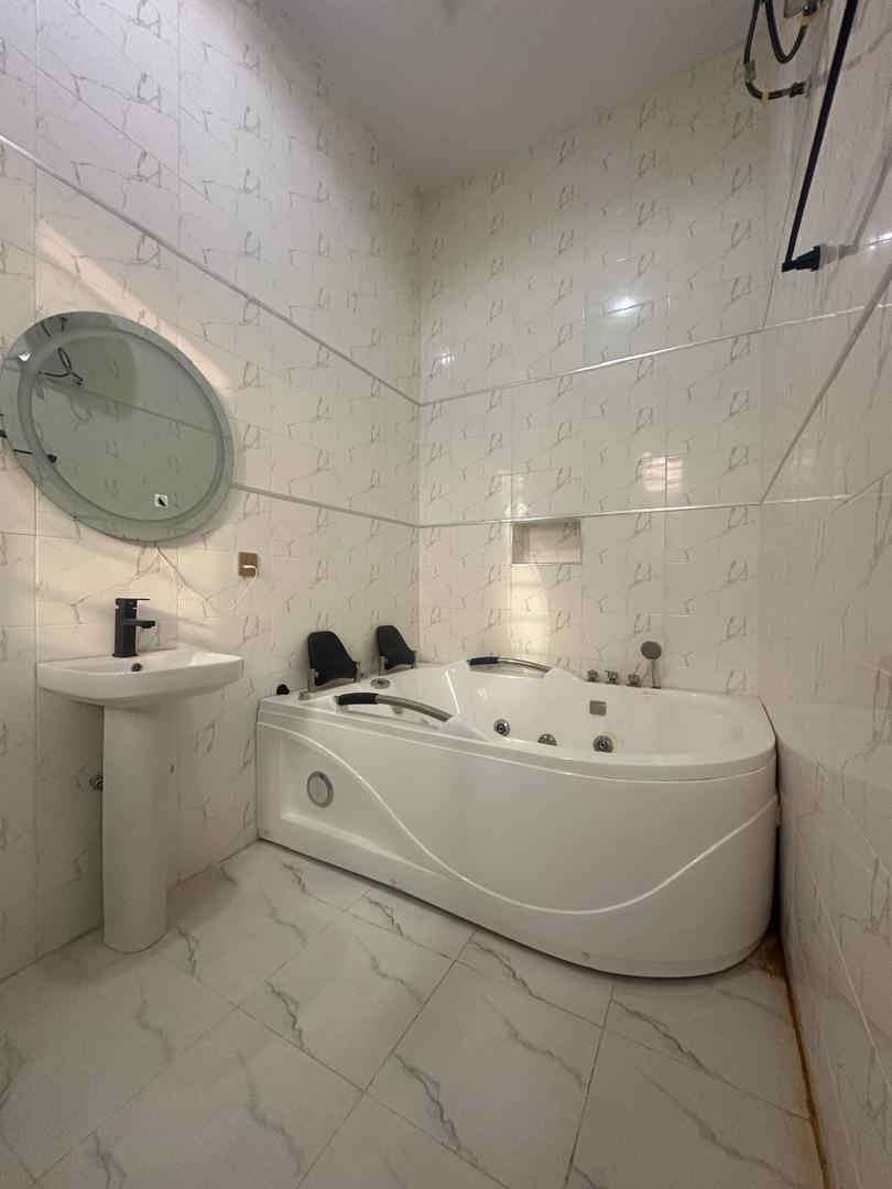 4 BEDROOM SEMI DETACHED DUPLEX PLUS BQ