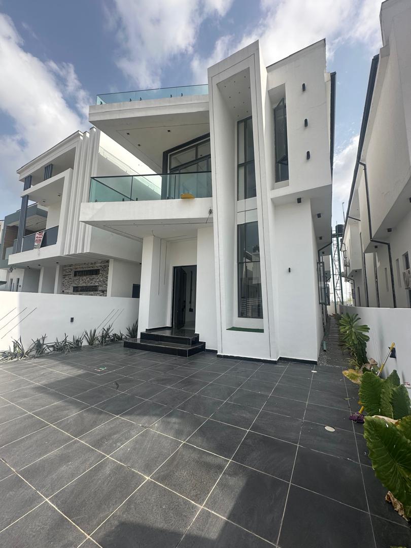 CONTEMPORARY 5 BEDROOM FULLY DETACHED DUPLEX PLUS POOL 