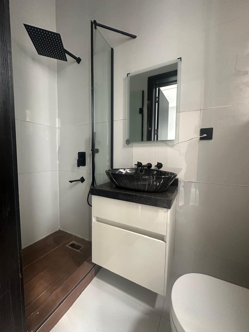CONTEMPORARY 5 BEDROOM FULLY DETACHED DUPLEX PLUS POOL 
