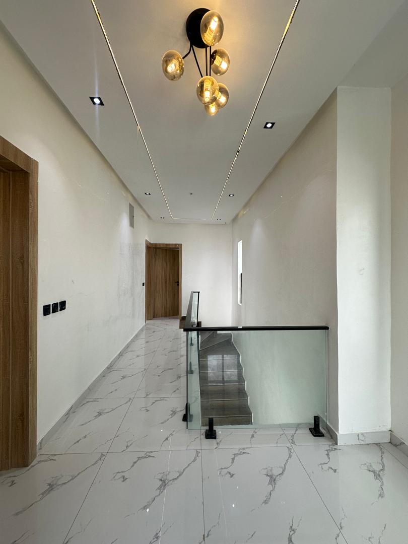 4 BEDROOM FULLY DETACHED DUPLEX 