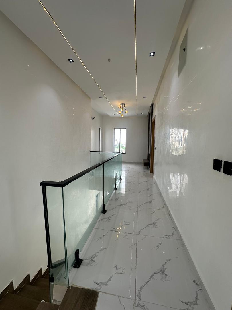 4 BEDROOM FULLY DETACHED DUPLEX 