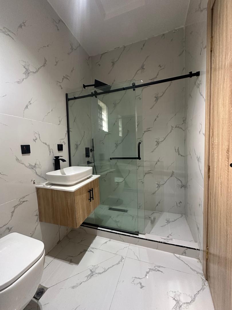4 BEDROOM FULLY DETACHED DUPLEX 