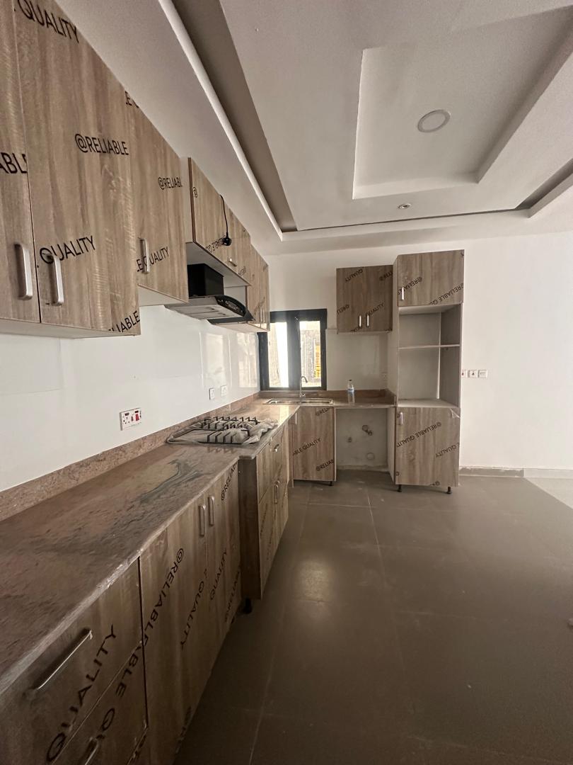 3 BEDROOM APARTMENT 