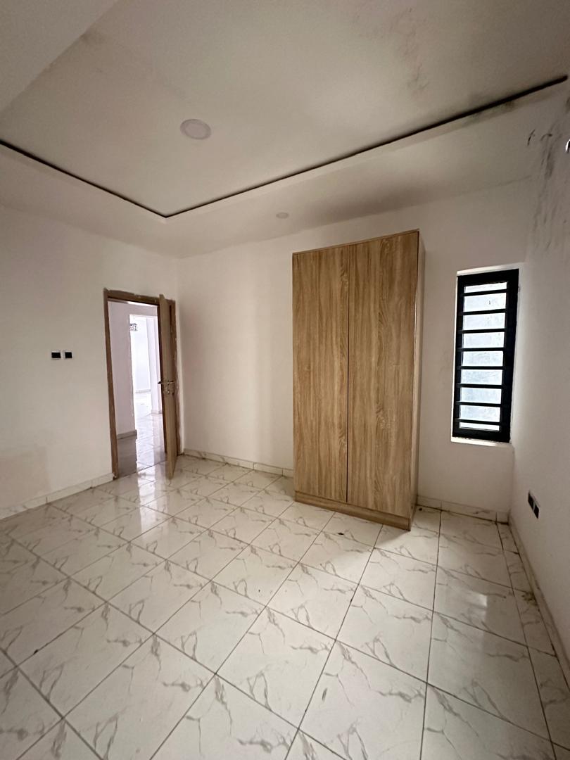 3 BEDROOM APARTMENT 