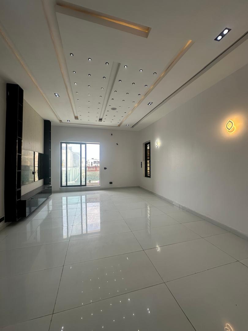 5 BEDROOM FULLY DETACHED DUPLEX PLUS POOL 