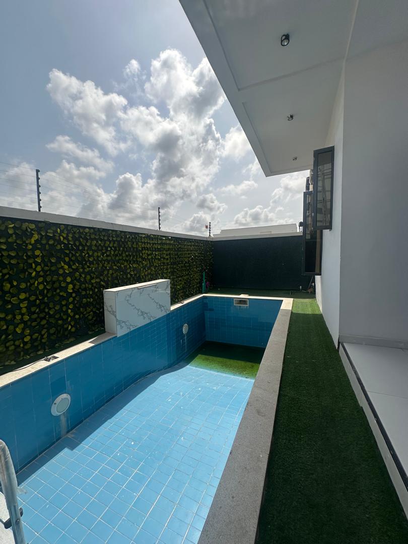 5 BEDROOM FULLY DETACHED DUPLEX PLUS POOL 