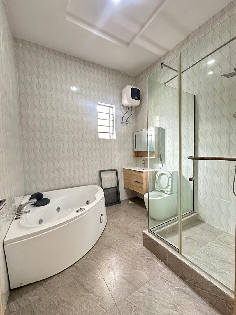 HIGH-END LUXURY 4 BEDROOM TERRACE DUPLEX 