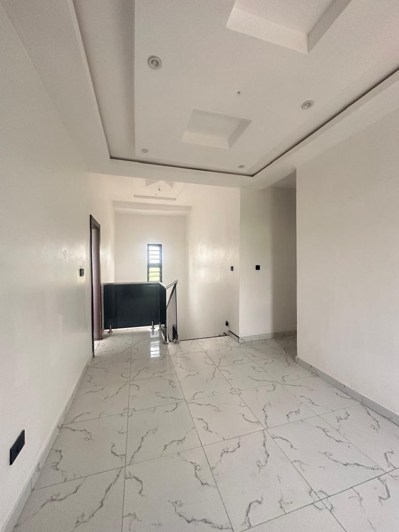 5 BEDROOM FULLY DETACHED DUPLEX FOR SALE 