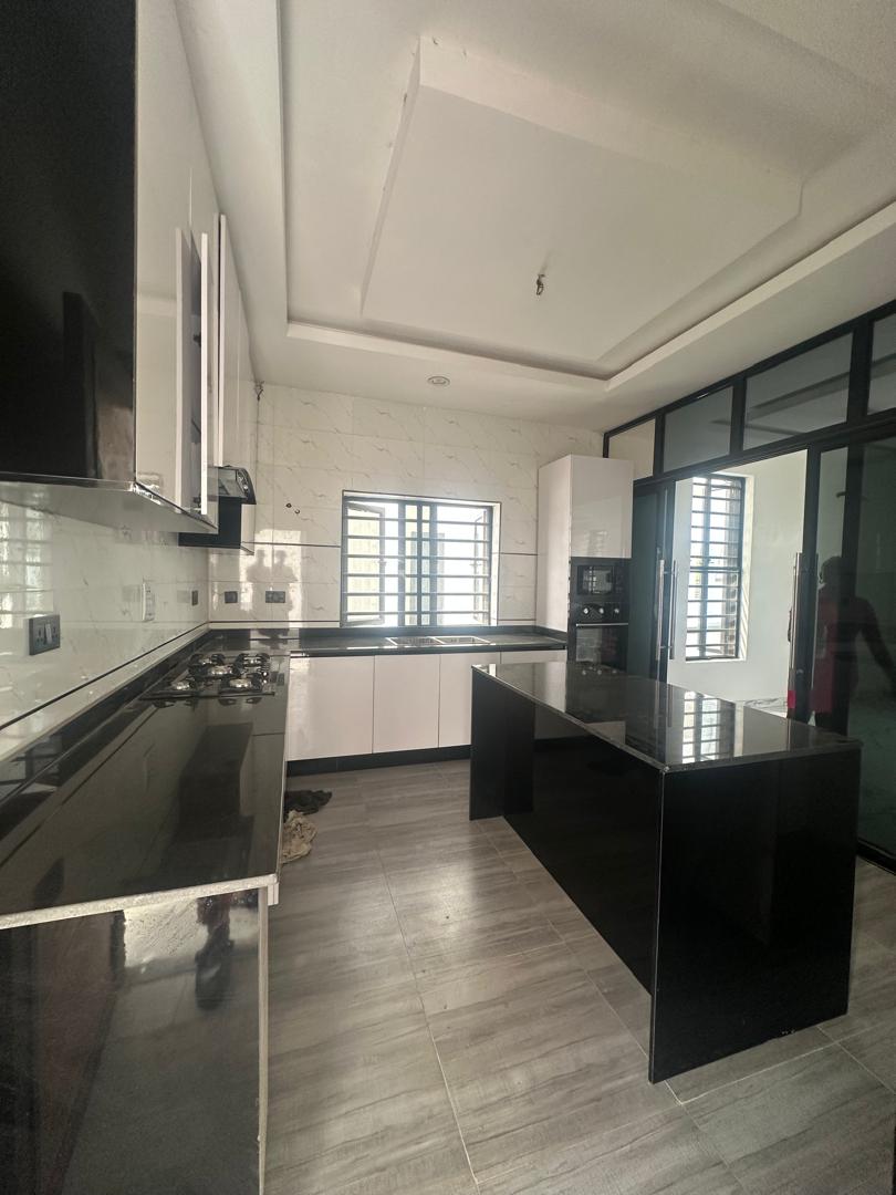 5 BEDROOM FULLY DETACHED DUPLEX FOR SALE 