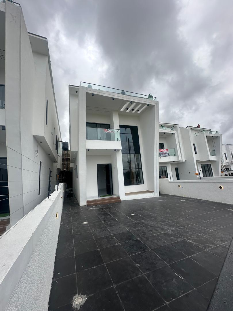 5 BEDROOM FULLY DETACHED DUPLEX