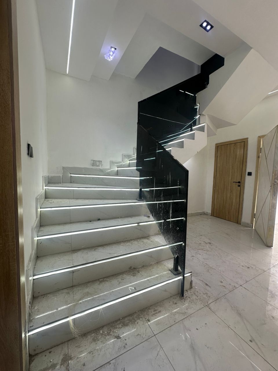4 BEDROOM TERRACE DUPLEX 
