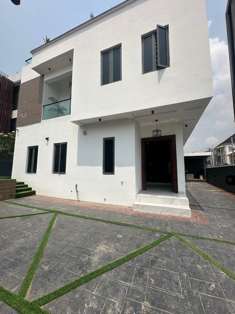 5 BEDROOM LUXURY DUPLEX 