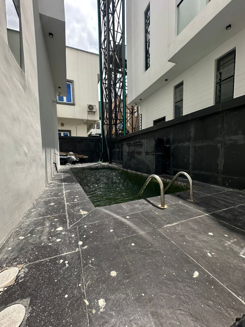 5 BED FULLY DETACHED DUPLEX 