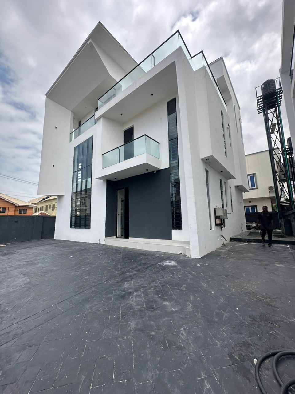 5 BED FULLY DETACHED DUPLEX 