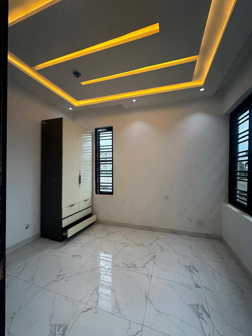 Mega 4 Bed Terrace Duplex 