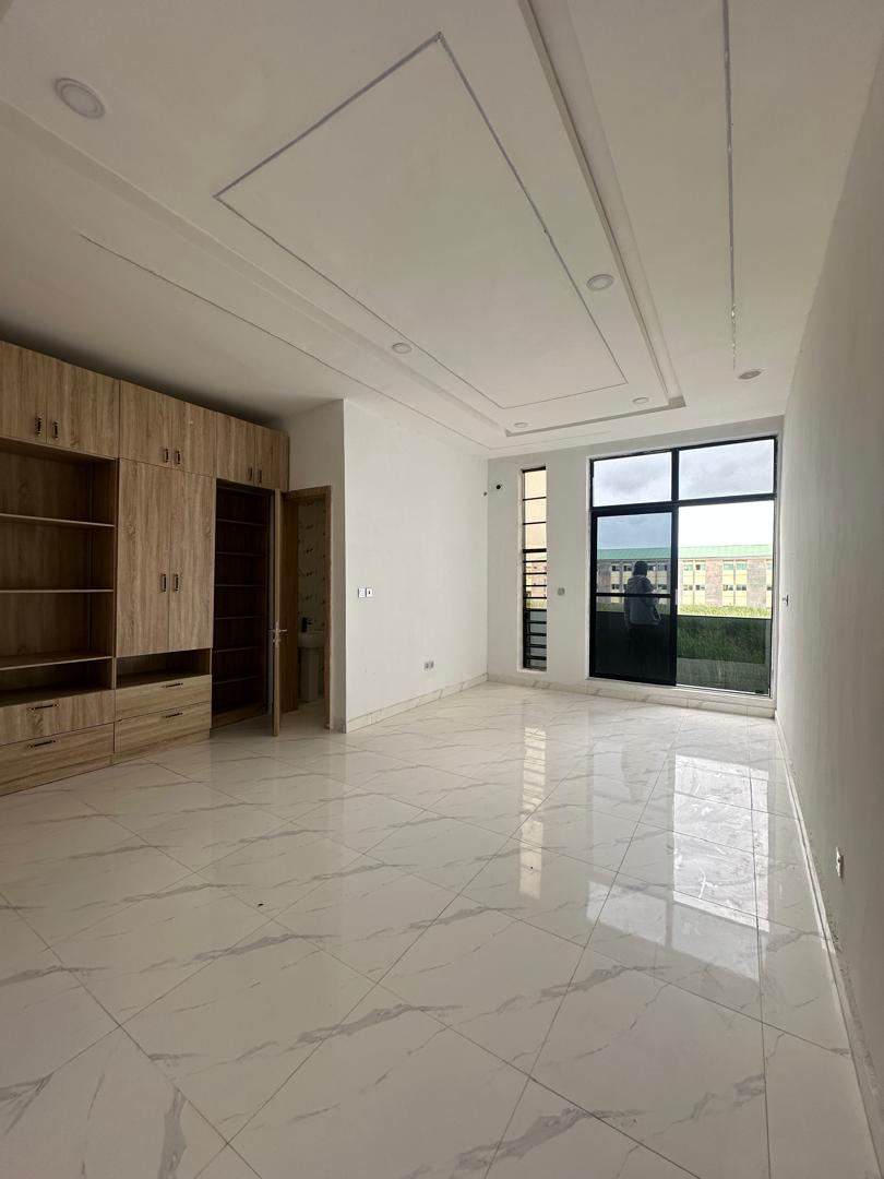 4 Bedroom Detached Duplex 