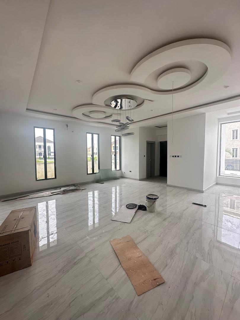 5 Bedroom Semi Detached Duplex plus Swimming Pool 