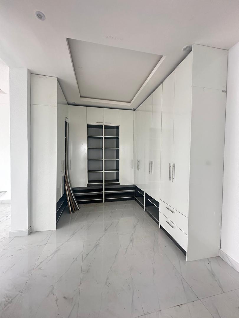 5 Bedroom Semi Detached Duplex plus Swimming Pool 