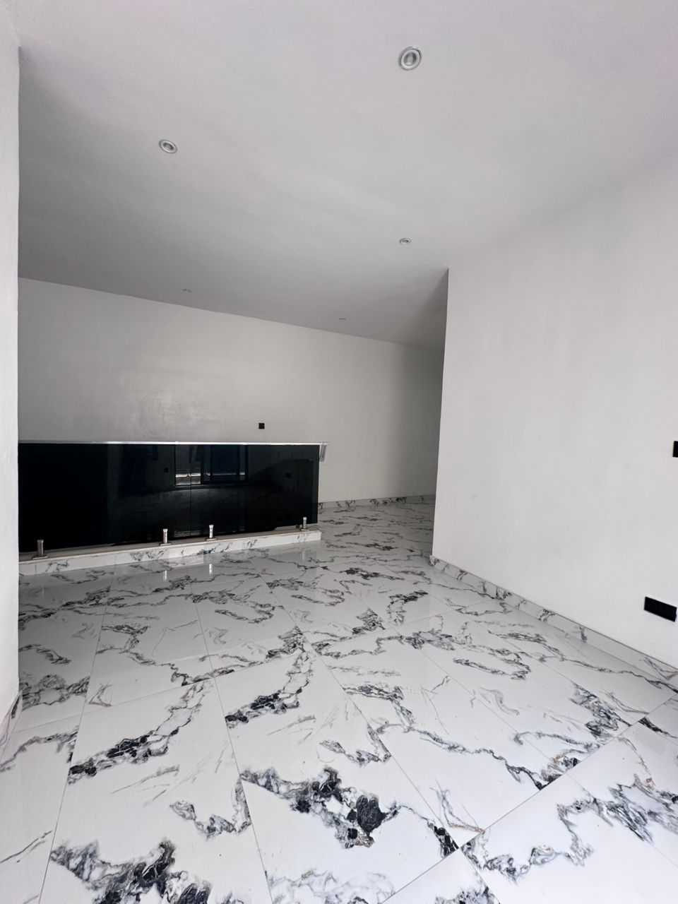 4 BED SEMI - DETACHED WITH POOL + BQ