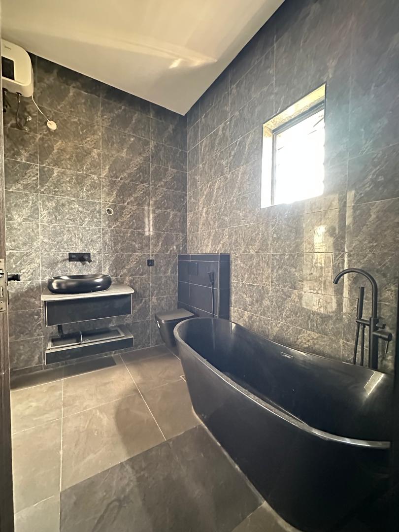 4 Bed Detached Duplex for Sale