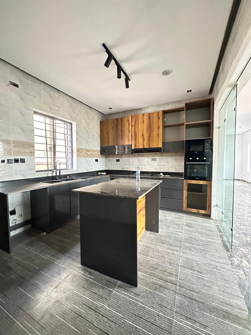 4 Bed Detached Duplex for Sale