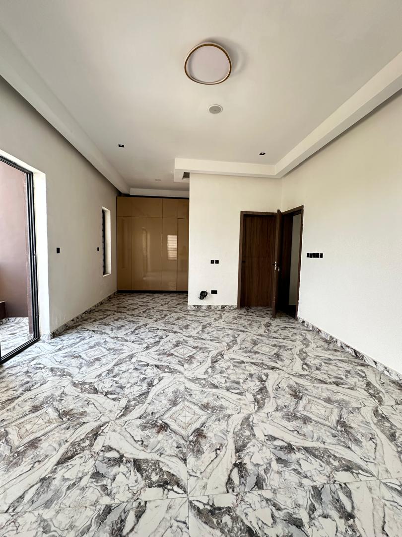 4 Bed Detached Duplex for Sale